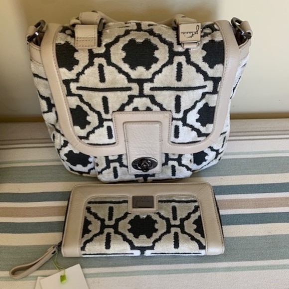 Petunia Pickle Bottom Bisou Bowler (NWT) - Picture 1 of 4